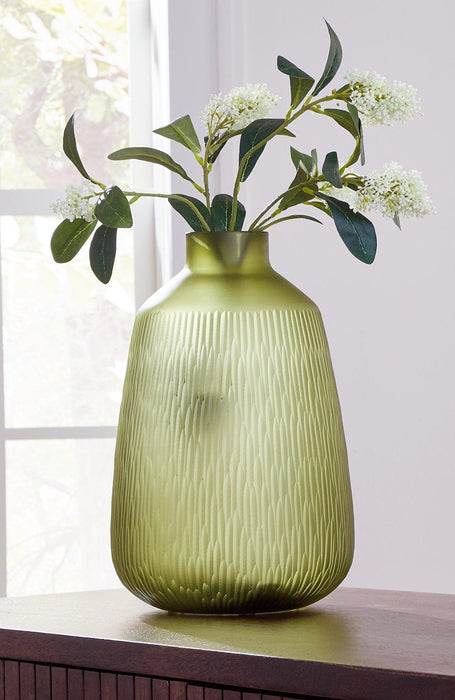 Scottyard Vase