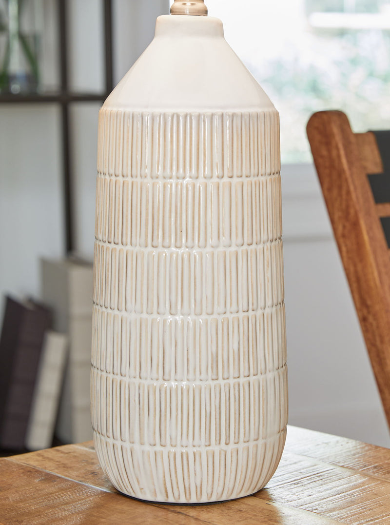 Willport - Ceramic Table Lamp (Set of 2) - Off White